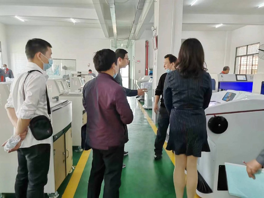 副區長石鈞、科技局副局長張永林、區婦聯主席吳雅麗考察科技部創新企業“闊海醫療”